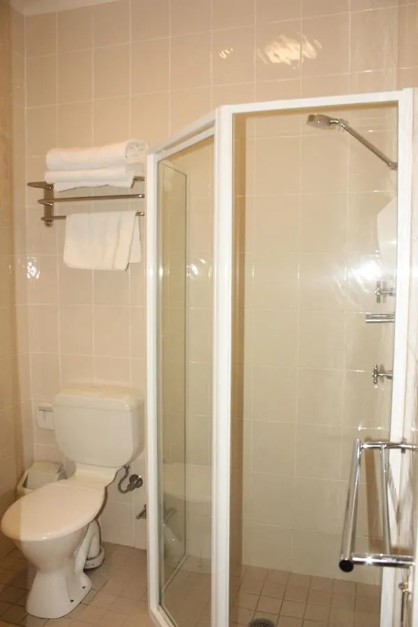 Country Plaza Motel Queanbeyan 4*,
