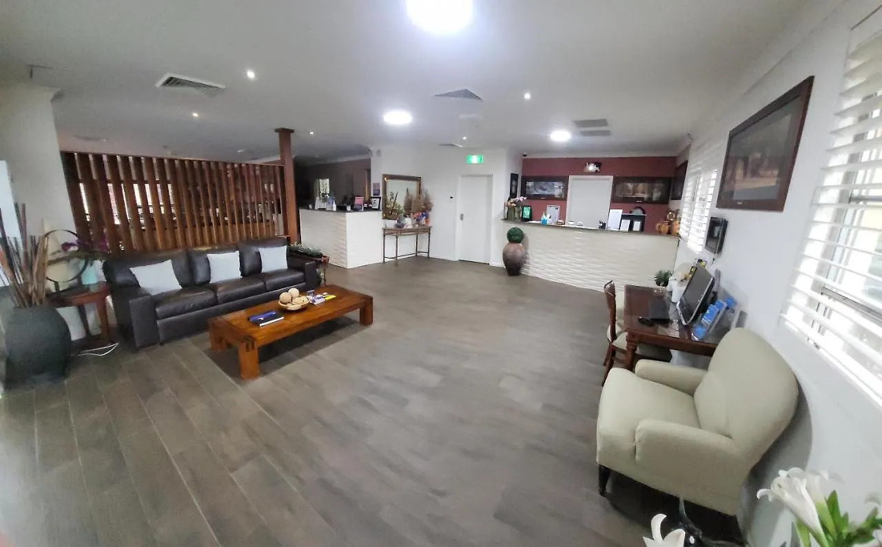 Country Plaza Motel Queanbeyan 4*,