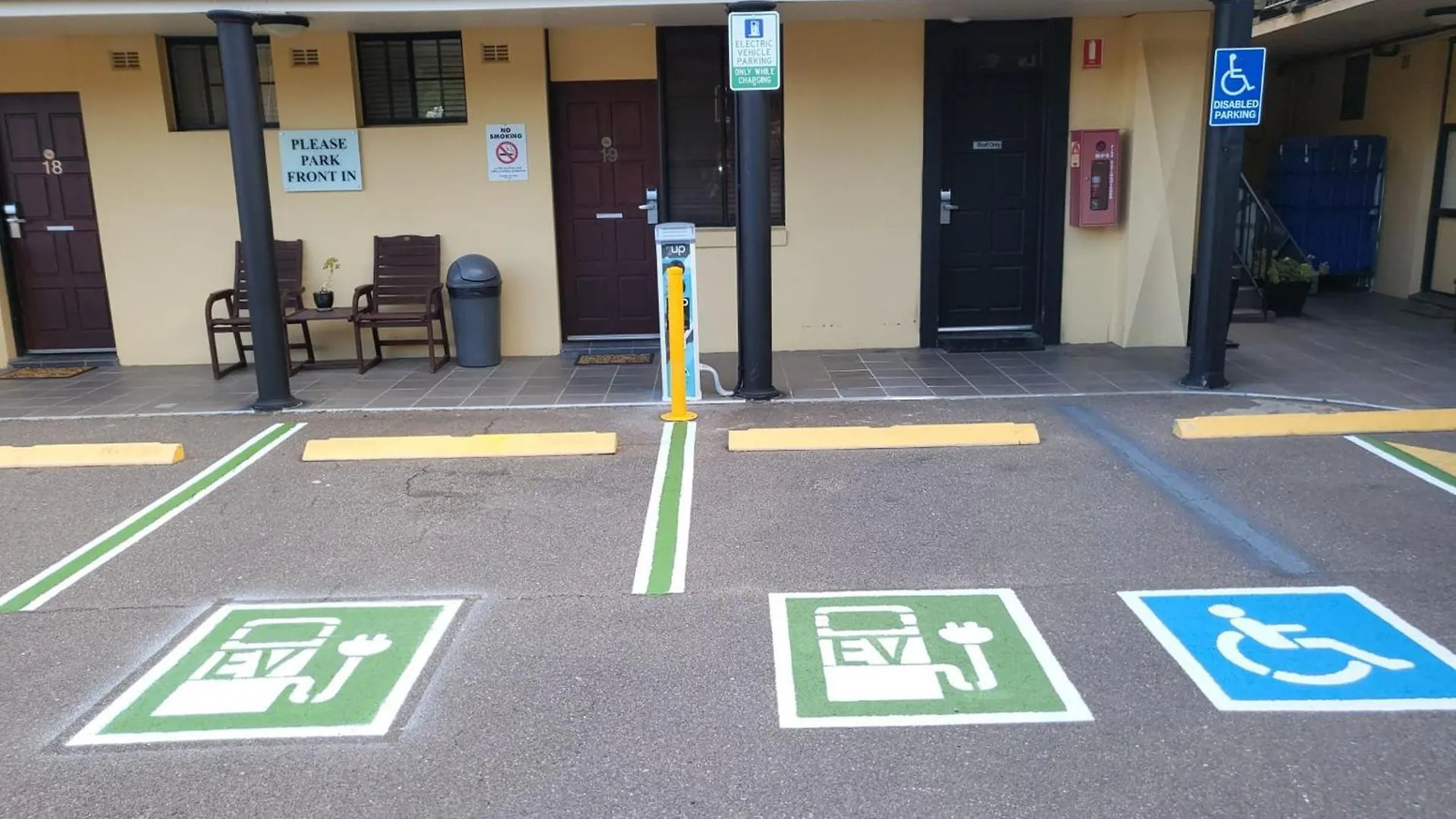 Country Plaza Motel Queanbeyan 4*,  Australia