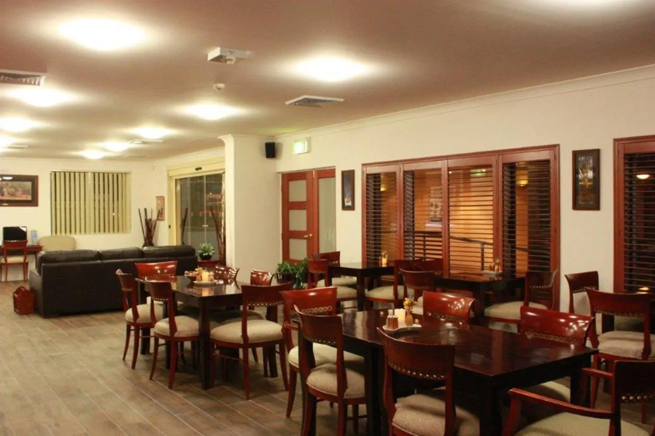 Country Plaza Motel Куинбиан