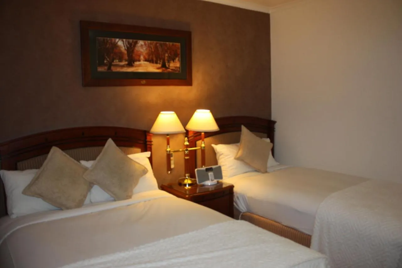 ****  Country Plaza Motel Куинбиан Австралия