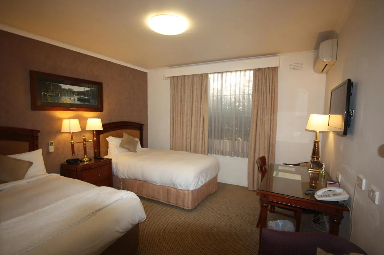 Country Plaza Motel Куинбиан 4*,