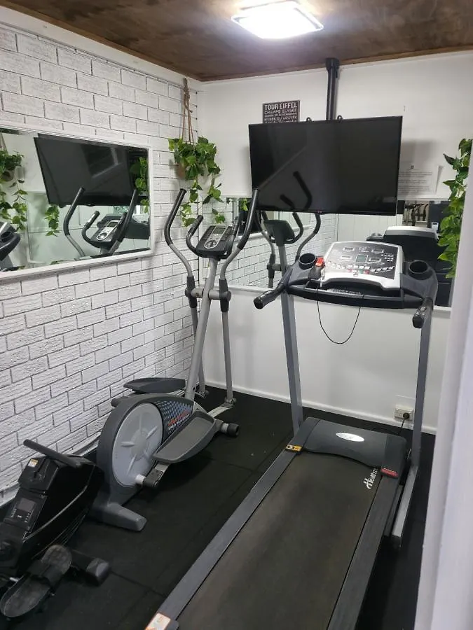 ****  Country Plaza Motel Куинбиан Австралия