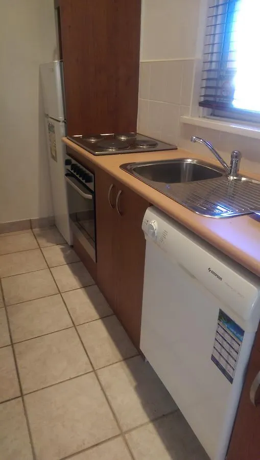 Country Plaza Motel Куинбиан 4*,  Австралия